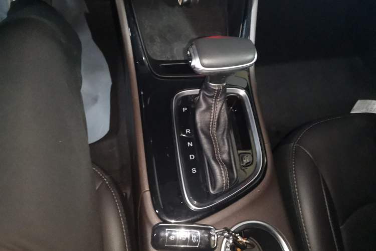 Used GAC Trumpchi GA4 2018 200T Automatic Luxury Edition Gear Lever