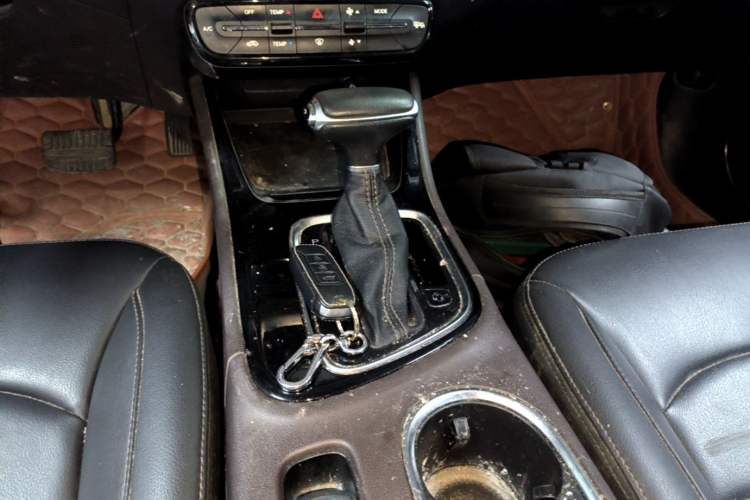 Used GAC Trumpchi GA4 2018 200T Automatic Luxury Edition Gear Lever
