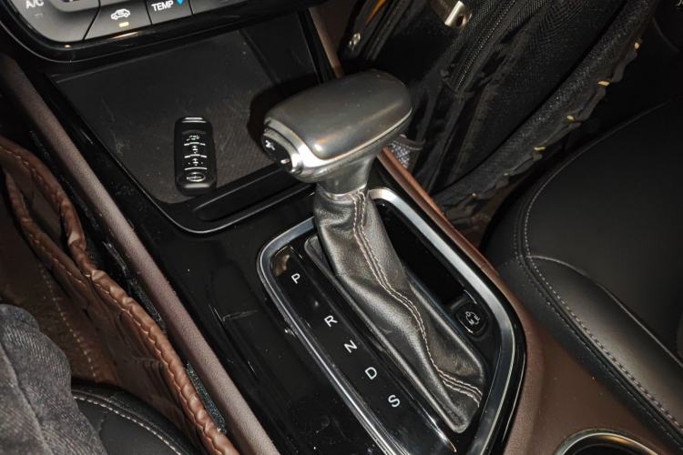 Used GAC Trumpchi GA4 2018 200T Automatic Luxury Edition Gear Lever