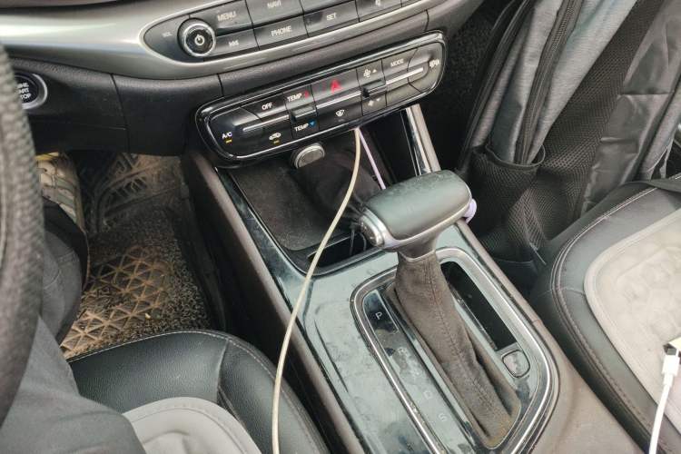 Used GAC Trumpchi GA4 2018 200T Automatic Luxury Edition Gear Lever