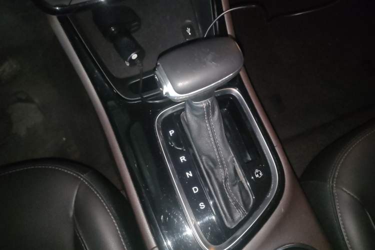 Used GAC Trumpchi GA4 2018 200T Automatic Luxury Edition Gear Lever