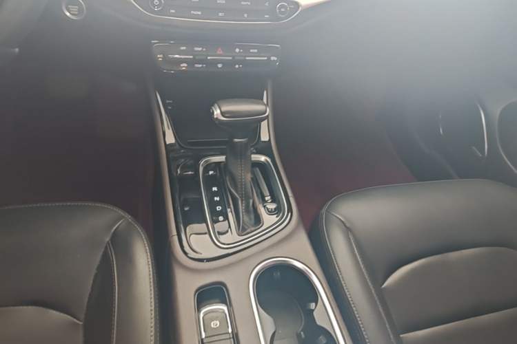 Used GAC Trumpchi GA4 2018 200T Automatic Luxury Edition Gear Lever
