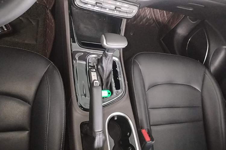 Used GAC Trumpchi GA4 2018 150N Automatic Luxury Edition Gear Lever