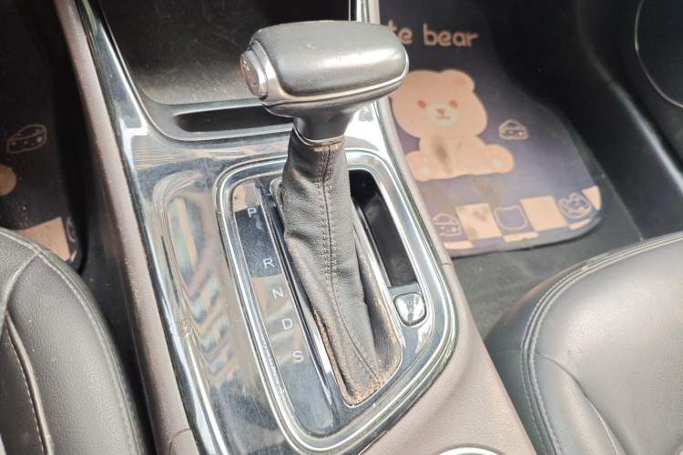 Used GAC Trumpchi GA4 2018 200T Automatic Luxury Edition Gear Lever