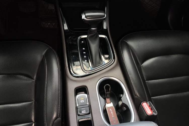 Used GAC Trumpchi GA4 2018 200T Automatic Luxury Edition Gear Lever