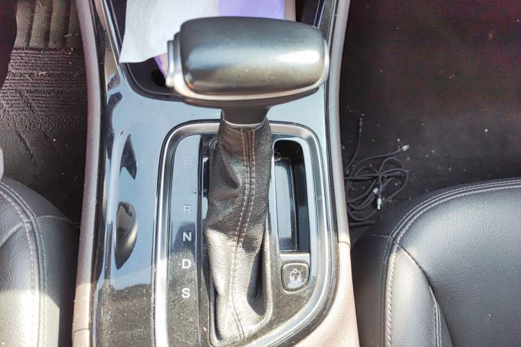 Used GAC Trumpchi GA4 2018 200T Automatic Luxury Edition Gear Lever