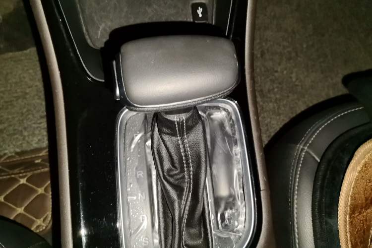 Used GAC Trumpchi GA4 2018 200T Automatic Luxury Edition Gear Lever