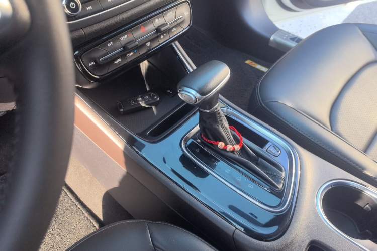 Used GAC Trumpchi GA4 2018 200T Automatic Luxury Edition Gear Lever