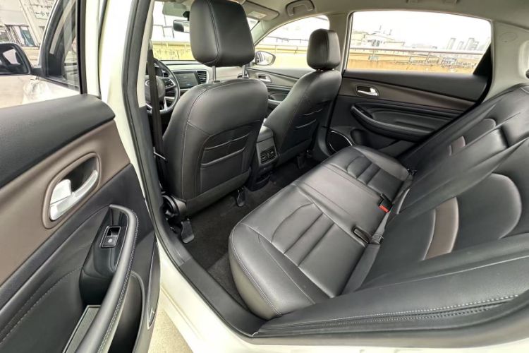 Used GAC Trumpchi GA4 2018 150N Automatic Luxury Edition Headliner