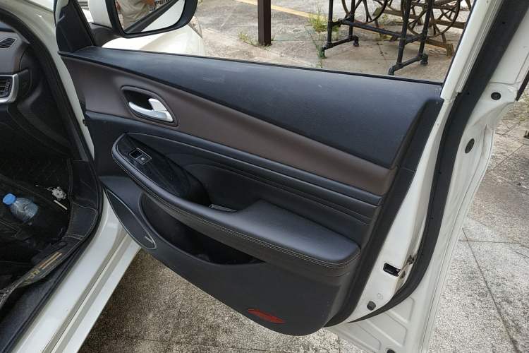 Used GAC Trumpchi GA4 2018 200T Manual Luxury Edition Right Front Door Interior