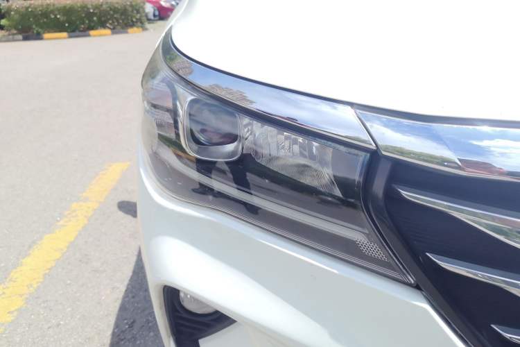 Used GAC Trumpchi GA4 2018 200T Automatic Luxury Edition Right Front Headlight