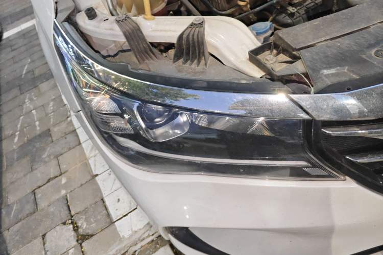 Used GAC Trumpchi GA4 2018 200T Automatic Luxury Edition Right Front Headlight