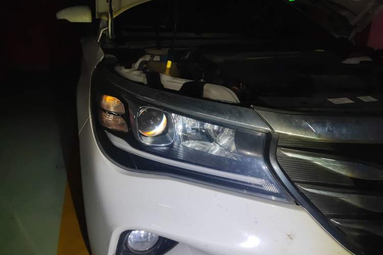 Used GAC Trumpchi GA4 2018 200T Automatic Luxury Edition Right Front Headlight