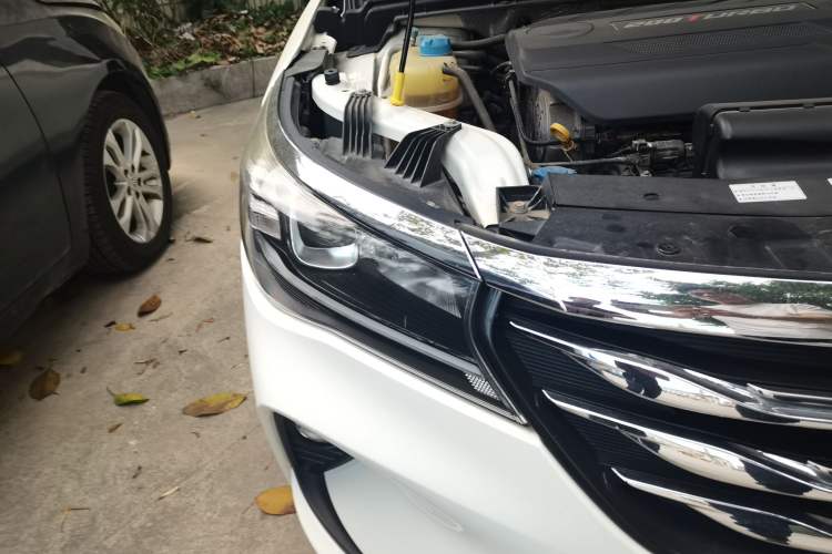 Used GAC Trumpchi GA4 2018 200T Automatic Luxury Edition Right Front Headlight