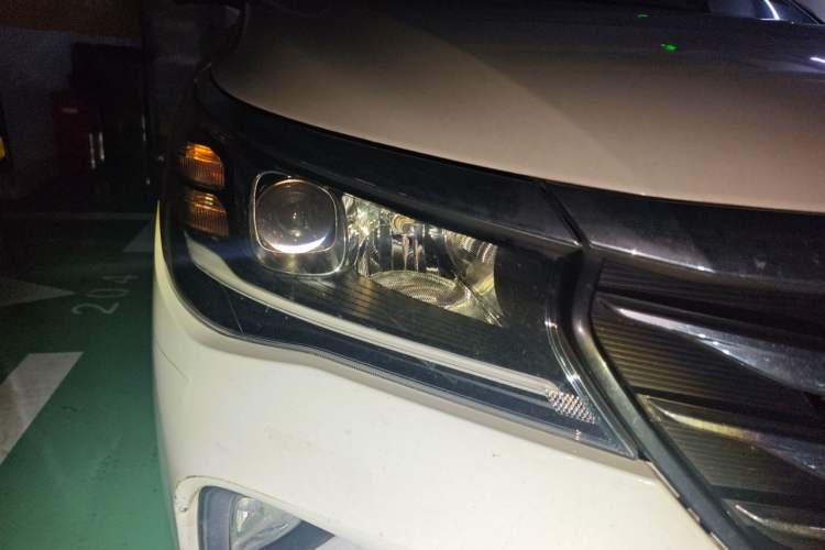 Used GAC Trumpchi GA4 2018 200T Automatic Luxury Edition Right Front Headlight