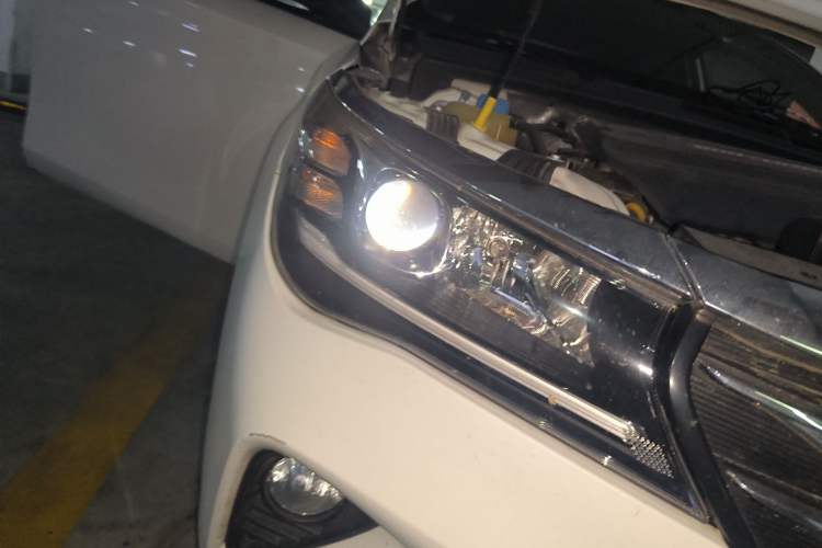 Used GAC Trumpchi GA4 2018 200T Automatic Luxury Edition Right Front Headlight