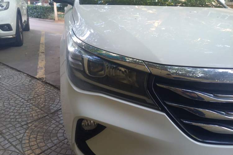 Used GAC Trumpchi GA4 2018 200T Automatic Luxury Edition Right Front Headlight