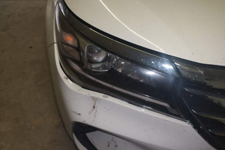 Used GAC Trumpchi GA4 2018 200T Automatic Luxury Edition Right Front Headlight