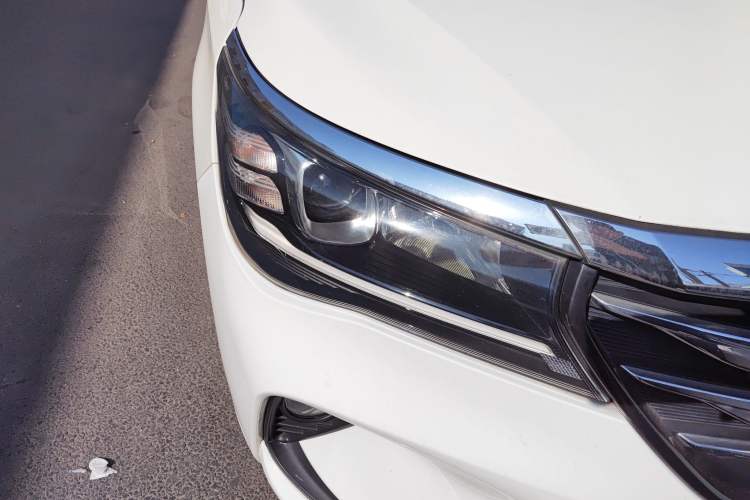 Used GAC Trumpchi GA4 2018 200T Automatic Luxury Edition Right Front Headlight