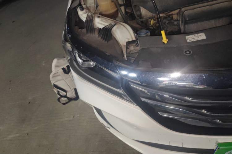 Used GAC Trumpchi GA4 2018 150N Automatic Luxury Edition Right Front Headlight