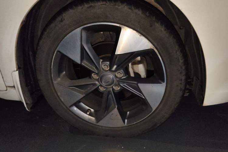 Used GAC Trumpchi GA4 2018 200T Automatic Luxury Edition Right Front Wheel Hub