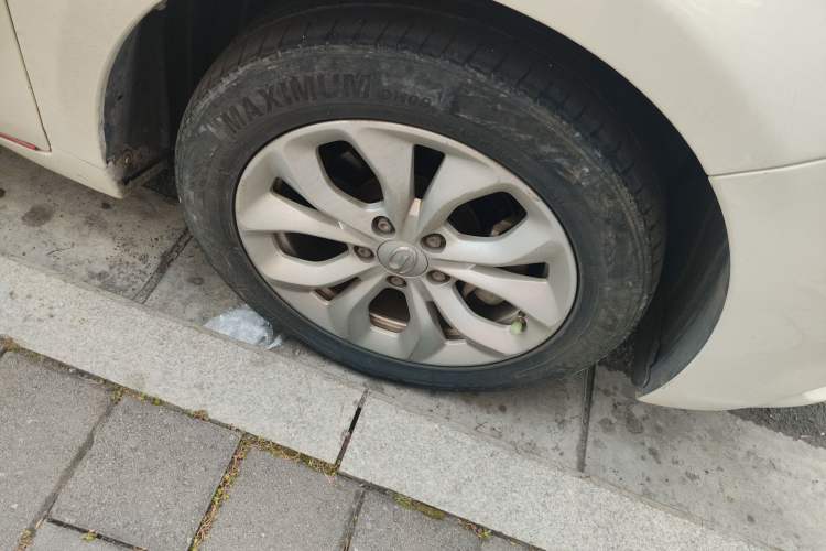 Used GAC Trumpchi GA4 2018 200T Automatic Luxury Edition Right Front Wheel Hub