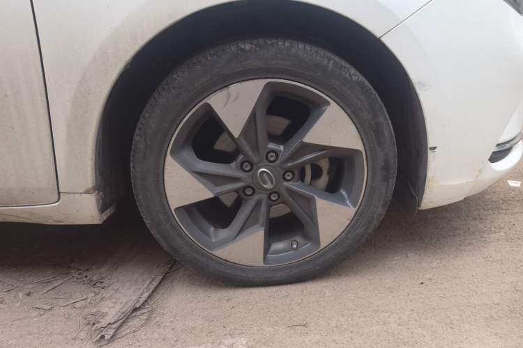 Used GAC Trumpchi GA4 2018 200T Automatic Prestige Edition Right Front Wheel Hub