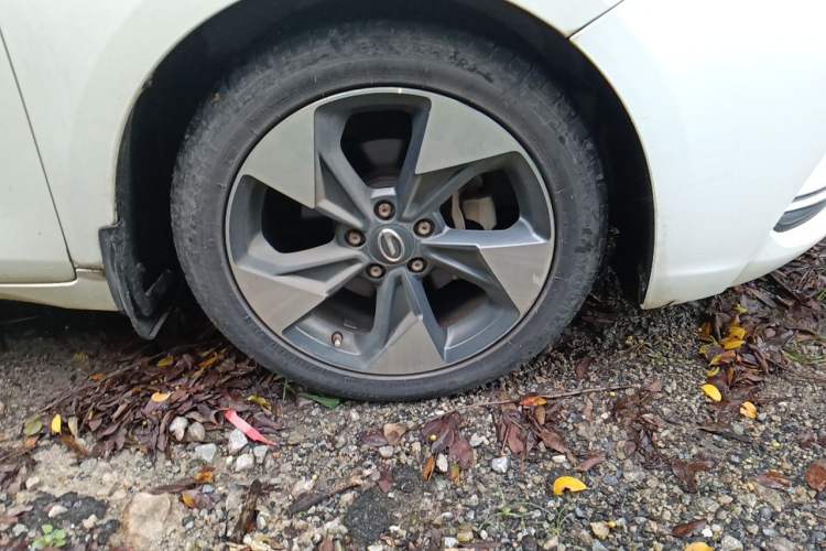 Used GAC Trumpchi GA4 2018 200T Automatic Luxury Edition Right Front Wheel Hub