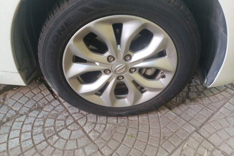 Used GAC Trumpchi GA4 2018 200T Automatic Luxury Edition Right Front Wheel Hub