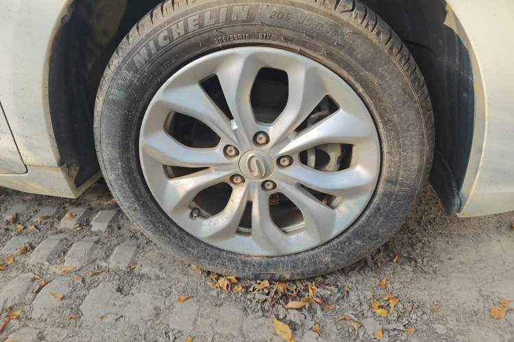 Used GAC Trumpchi GA4 2018 200T Automatic Luxury Edition Right Front Wheel Hub