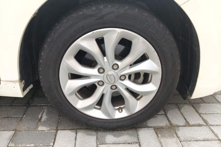 Used GAC Trumpchi GA4 2018 200T Automatic Luxury Edition Right Front Wheel Hub