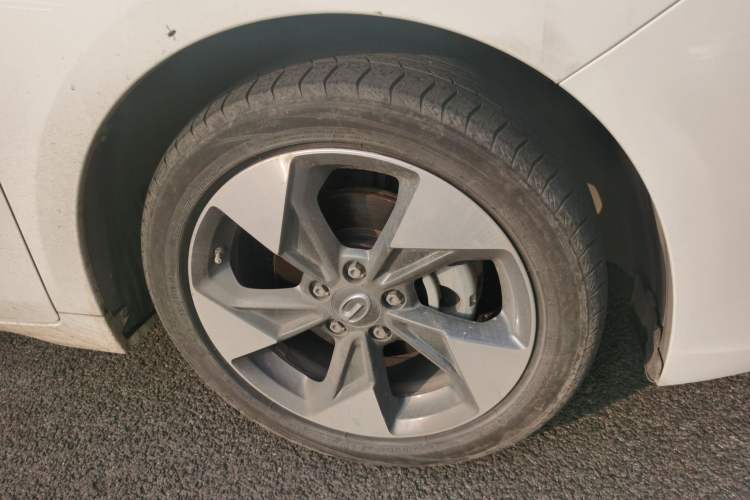 Used GAC Trumpchi GA4 2018 200T Automatic Luxury Edition Right Front Wheel Hub