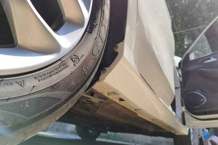 Used GAC Trumpchi GA4 2018 150N Automatic Luxury Edition Right Side Sill