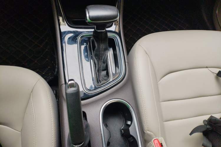 Used GAC Trumpchi GA4 2018 150N Automatic Luxury Edition Gear Lever