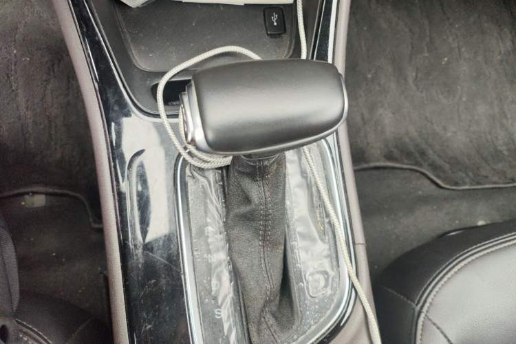 Used GAC Trumpchi GA4 2018 200T Automatic Luxury Edition Gear Lever