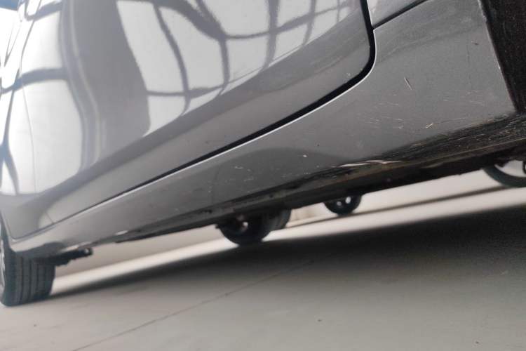 Used GAC Trumpchi GA4 2021 PLUS 235T Automatic Prestige Edition Right Side Sill