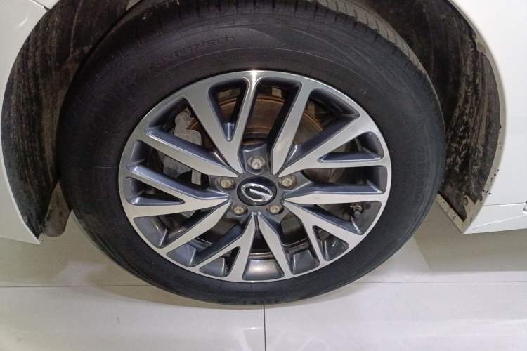 Used GAC Trumpchi GA4 2021 PLUS 235T Automatic Prestige Edition Left Front Wheel Hub