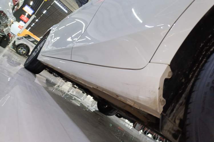 Used GAC Trumpchi GA4 2021 PLUS 235T Automatic Prestige Edition Left Side Sill