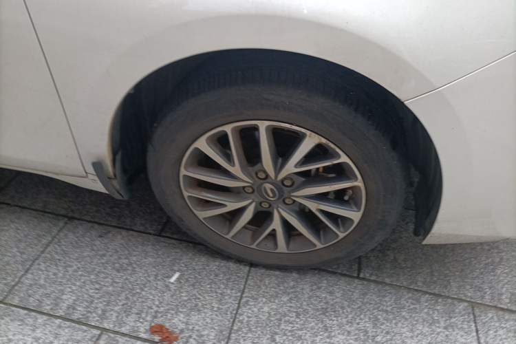 Used GAC Trumpchi GA4 2021 PLUS 235T Automatic Prestige Edition Right Front Wheel Hub