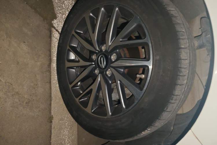 Used GAC Trumpchi GA4 2021 PLUS 235T Automatic Prestige Edition Right Front Wheel Hub