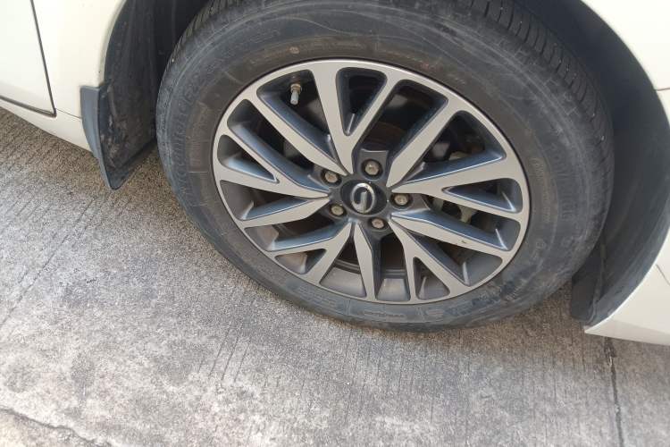 Used GAC Trumpchi GA4 2021 PLUS 235T Automatic Prestige Edition Right Front Wheel Hub