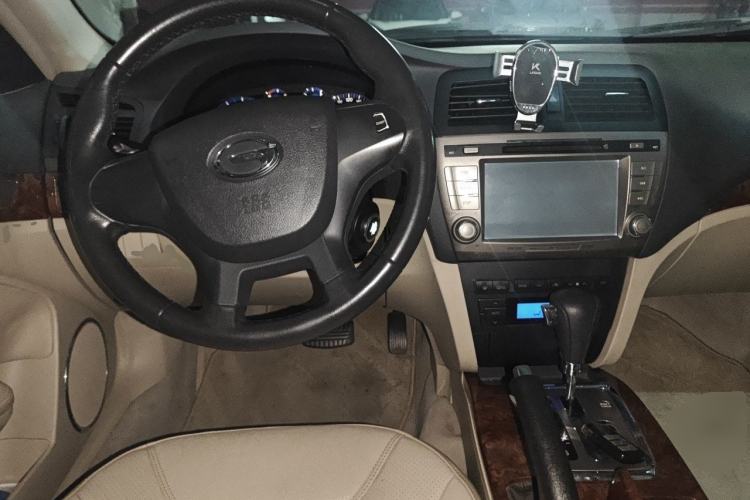 Used GAC Trumpchi GA5 2011 2.0L Automatic Elite Edition Center Console