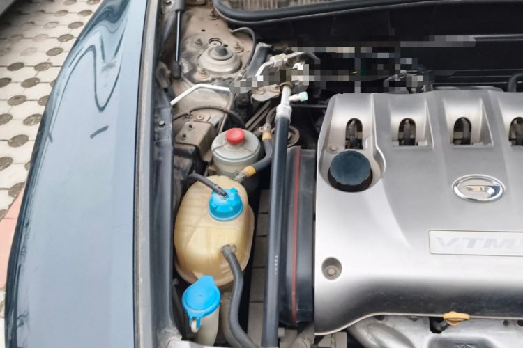 Used GAC Trumpchi GA5 2011 2.0L Automatic Elite Edition Engine Bay Right