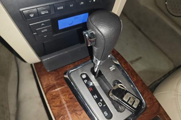 Used GAC Trumpchi GA5 2011 2.0L Automatic Elite Edition Gear Lever