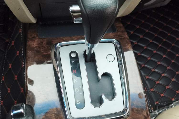 Used GAC Trumpchi GA5 2011 2.0L Automatic Elite Edition Gear Lever