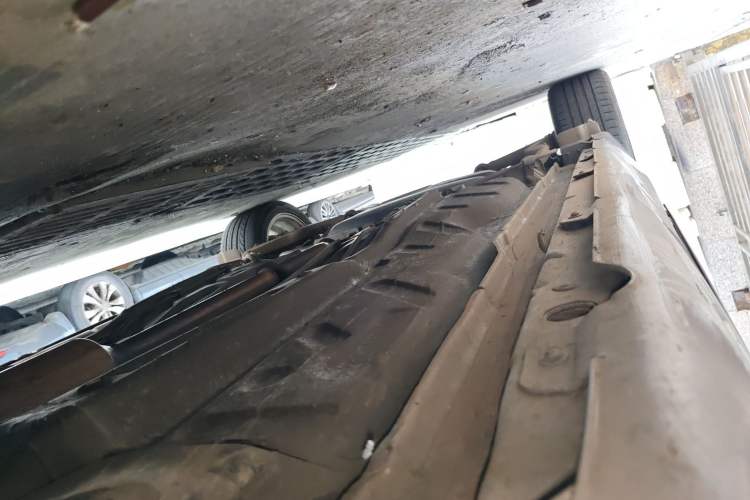 Used GAC Trumpchi GA5 2011 2.0L Automatic Elite Edition Chassis Front Right