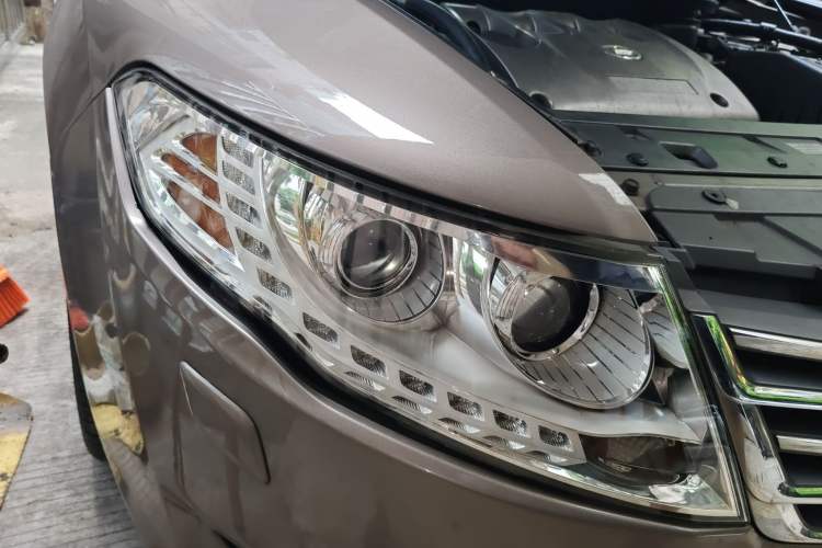 Used GAC Trumpchi GA5 2011 2.0L Automatic Elite Edition Right Front Headlight
