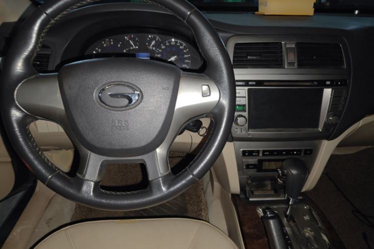 Used GAC Trumpchi GA5 2011 2.0L Automatic Elite Edition Center Console