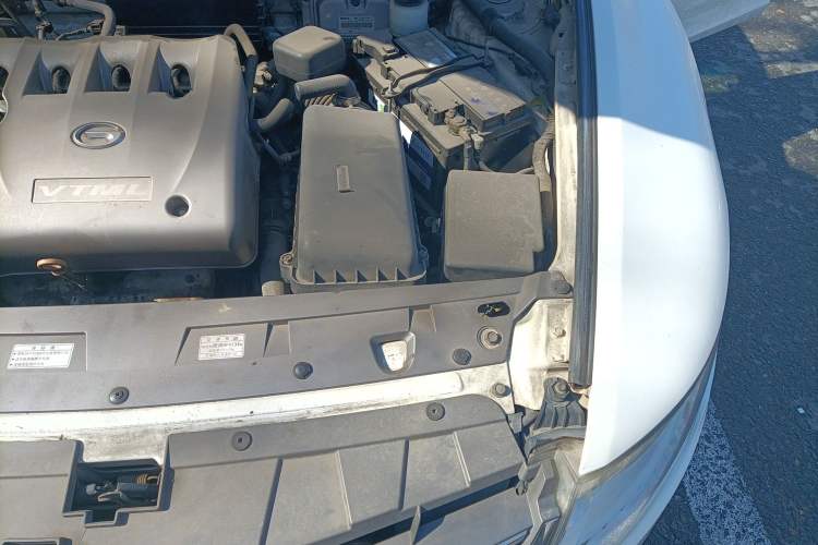 Used GAC Trumpchi GA5 2011 2.0L Automatic Luxury Edition Engine Bay Left