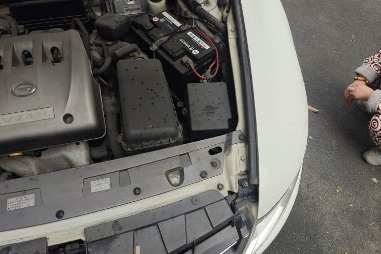 Used GAC Trumpchi GA5 2011 2.0L Automatic Elite Edition Engine Bay Left